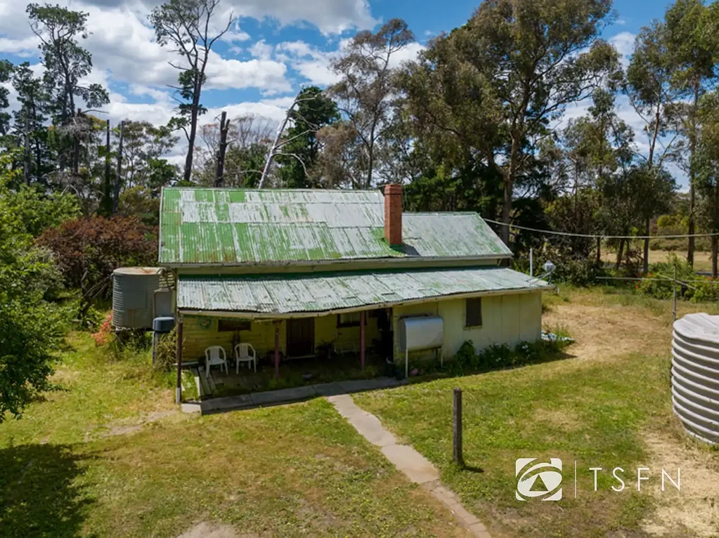 Mandurang South 3ห้องนอน LATE 1800'S COTTAGE ON 10.5 ACRES WITH 2 LOT SUBDIVISION POTENTIAL (STCA)