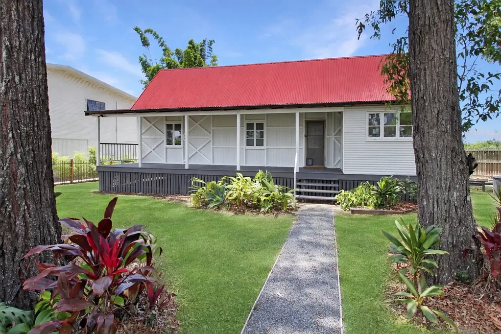 Macleay Island 2Zimmer Beachfront Cottage with Water Views – Your Piece of Paradise