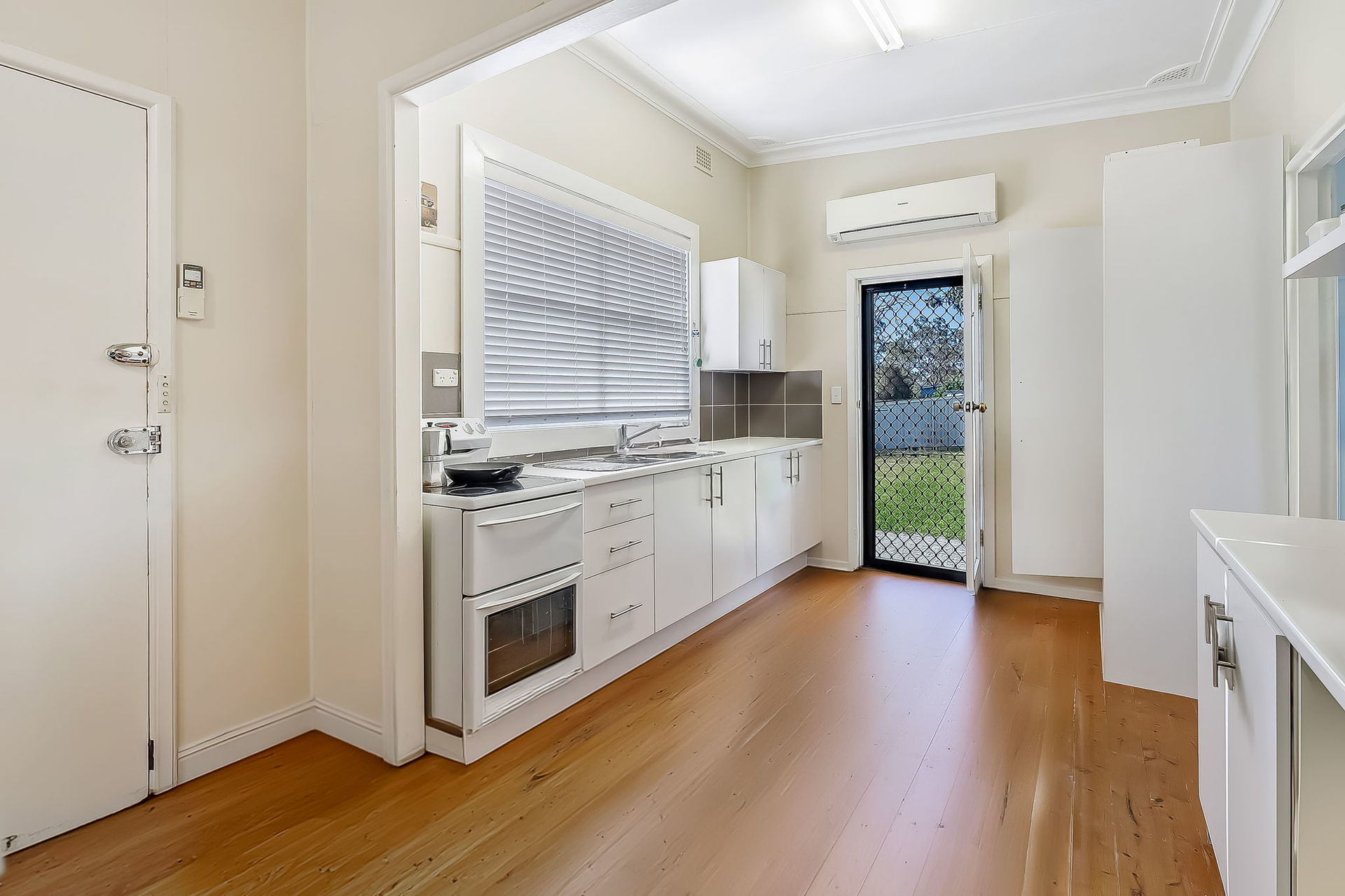 10 KEVIN ST, MANNERING PARK NSW 2259, 0 Bedrooms, 0 Bathrooms, House