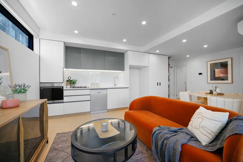 Richmond 2房 Lily Garden精品公寓 2卧2卫 安全车位 现代装修 低密度社区 顶级Richmond便利 Near-New 2-Bedroom Living in Boutique