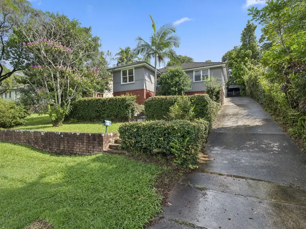 Coffs Harbour 4房  Spacious 4-Bedroom Home in a Prime Central Location...