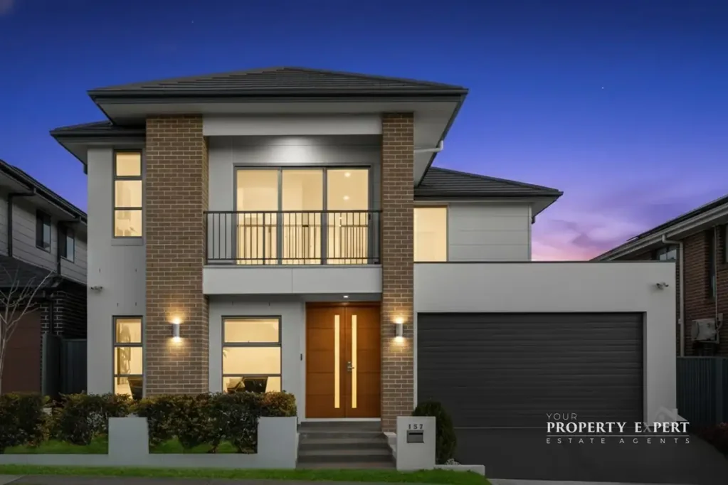 Marsden Park 5房 五卧步入式衣帽间 主卧双开门阳台 厨房石材岛台 管道空调安全系统 邻近学校商圈 高速便利 Grand Family Home Designed to Impress