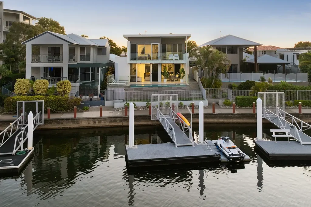 Parrearra 4ਬੈੱਡਰੂਮ Exquisite Waterfront Home