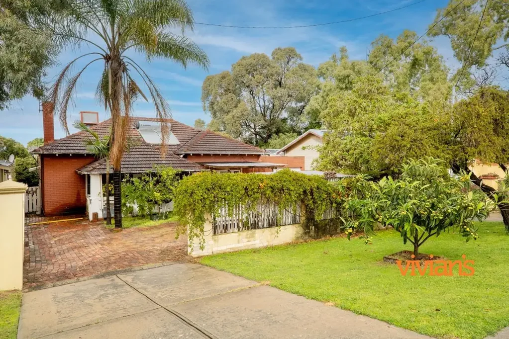 Mosman Park 3ਬੈੱਡਰੂਮ Wand or Wrecking Ball? A Rare Gem with Big Potential!