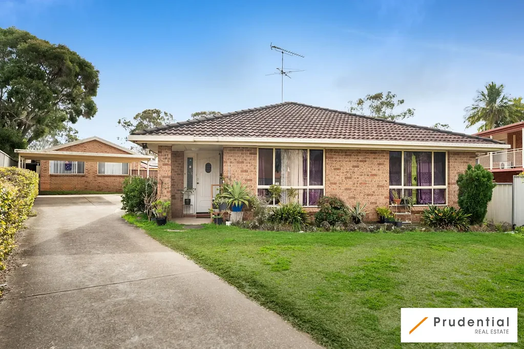 1/4 Plume Close, Macquarie Fields, NSW 2564