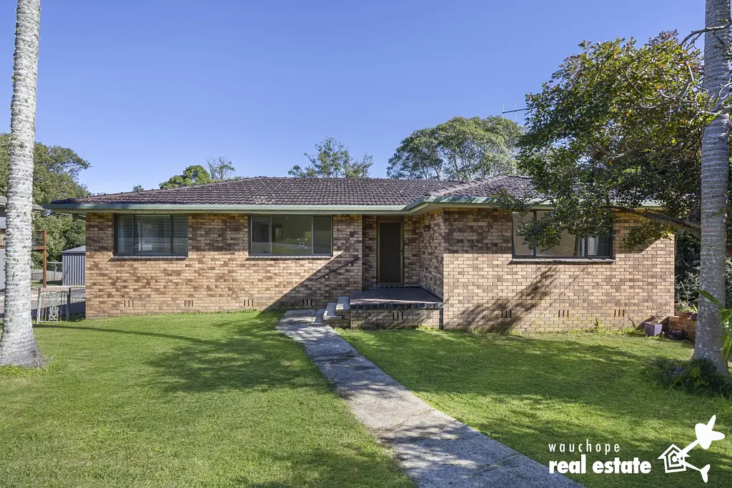 Wauchope 3房  Opportunity Awaits - Brick & Tile Home on 1,095sqm Block with Bush Backdrop