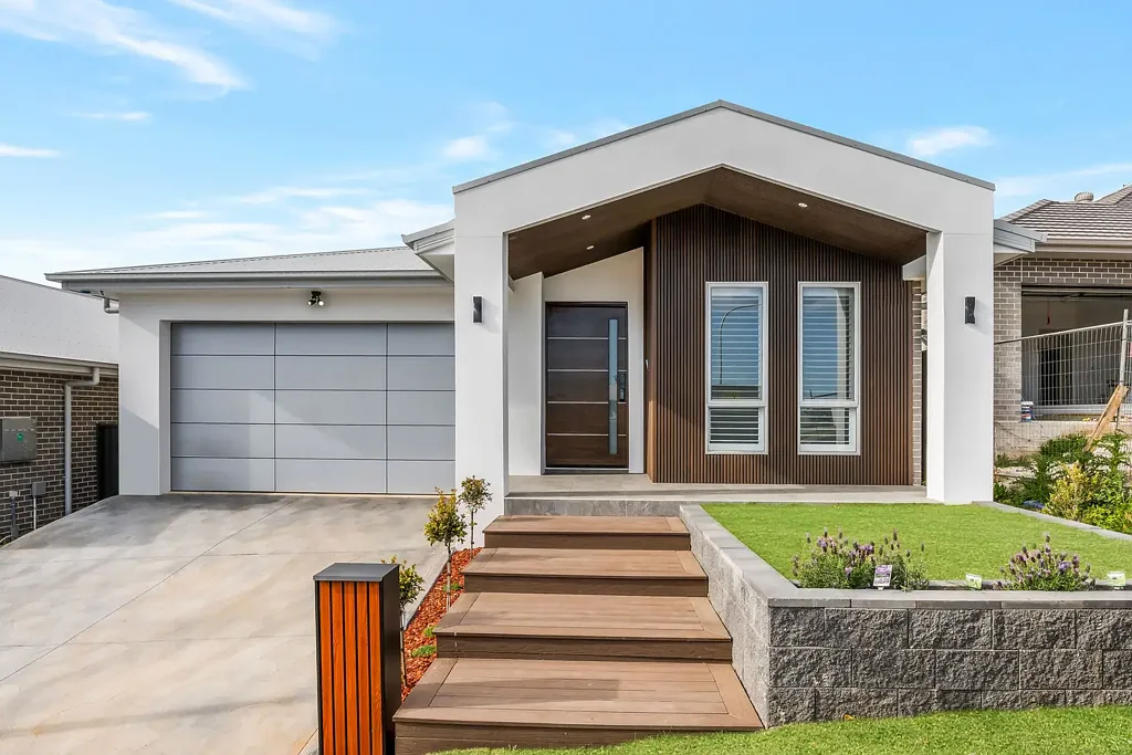 Modern Luxury in Prestigious Panorama Estate