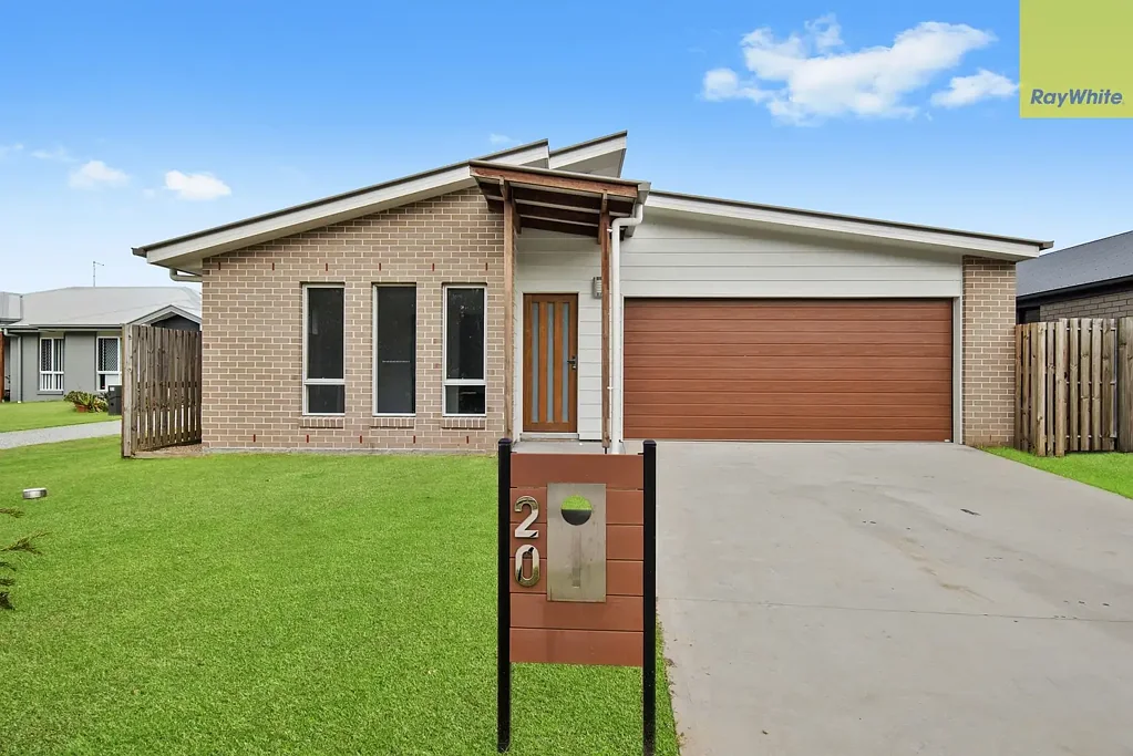 WONDERFUL HOME WITH DUCTED AIR CONDITIONING!