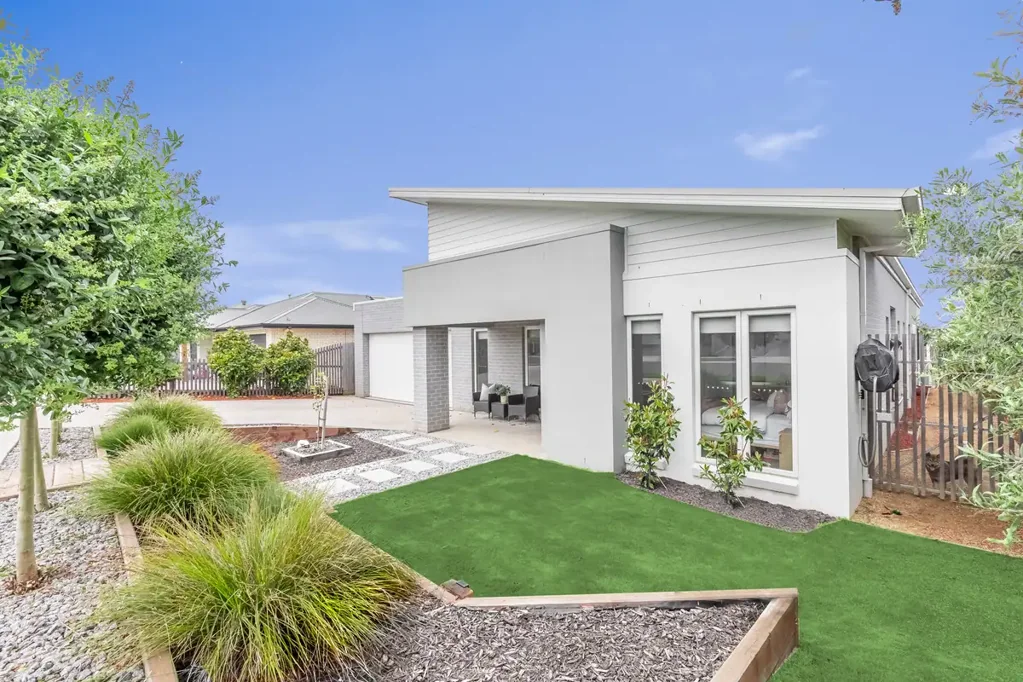Warrnambool 4Phòng ngủ Contemporary Family Living With Exceptional Space & Style