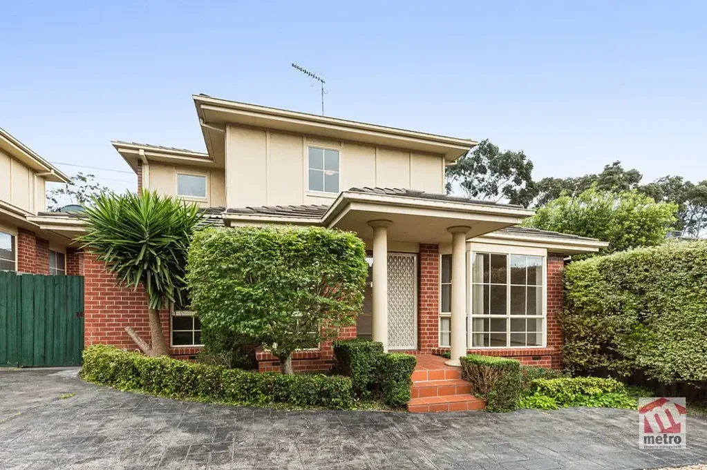 CENTRALLY LOCATED, FOUR BEDROOM TOWNHOUSE!