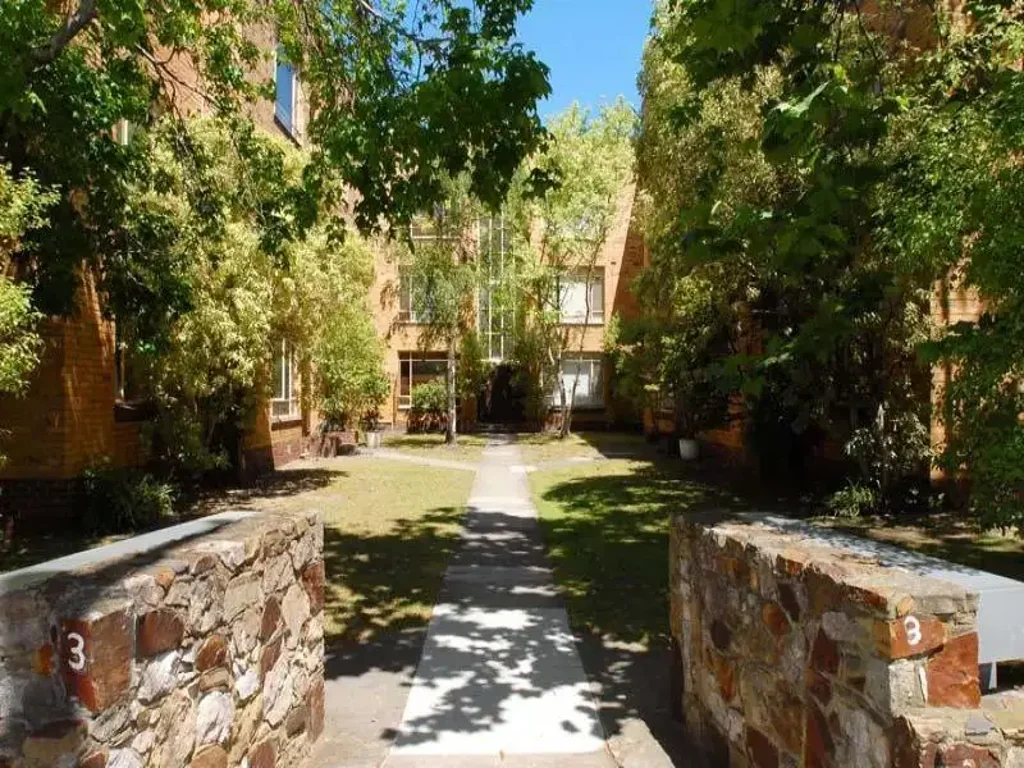 Super-spacious 1950s delight!
