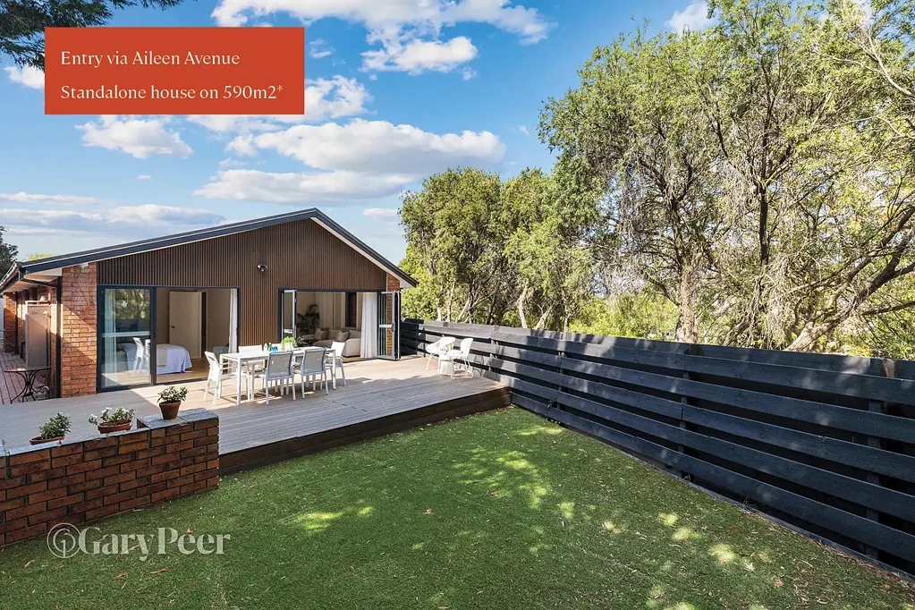 Caulfield South 4Phòng ngủ Fully renovated, parkside & ready to enjoy!