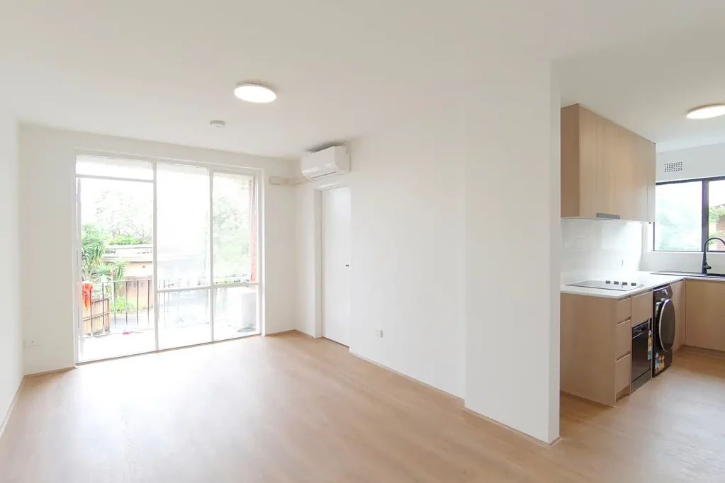 Fully renovated one bedroom Apartment in great location