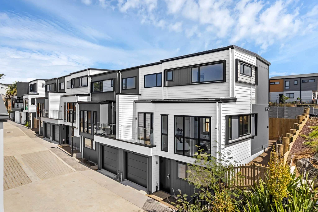 Hobsonville 4ห้องนอน Quality family home with seaview from $1m