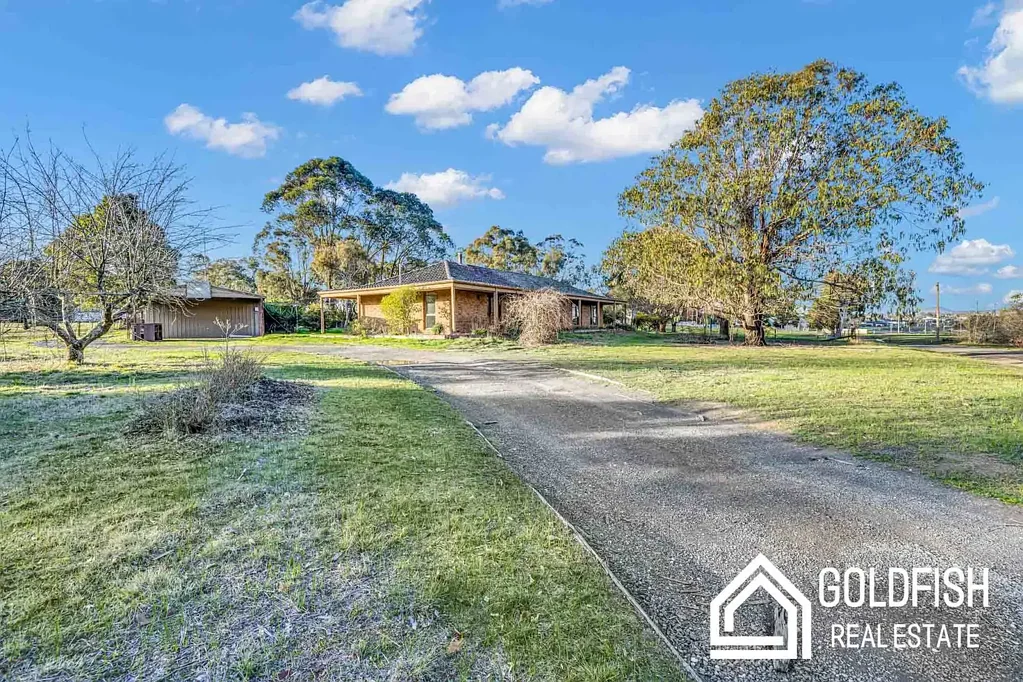 4 Bedroom Spacious House on acreage for lease in Winter Valley
