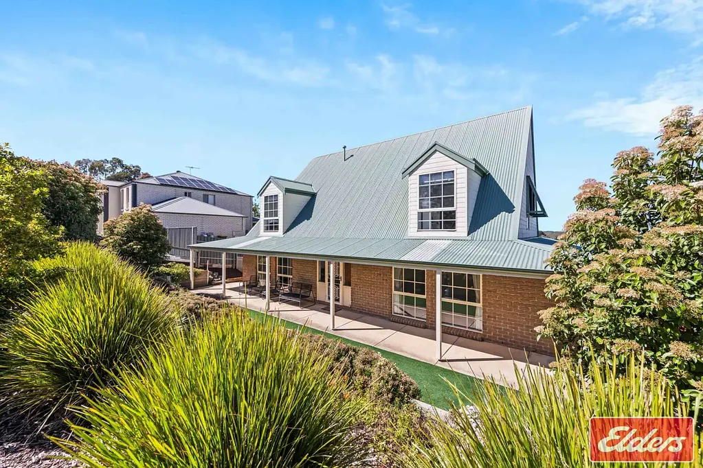Williamstown 4房  Bright & Airy Two-Storey Stunner on 1010sqm!