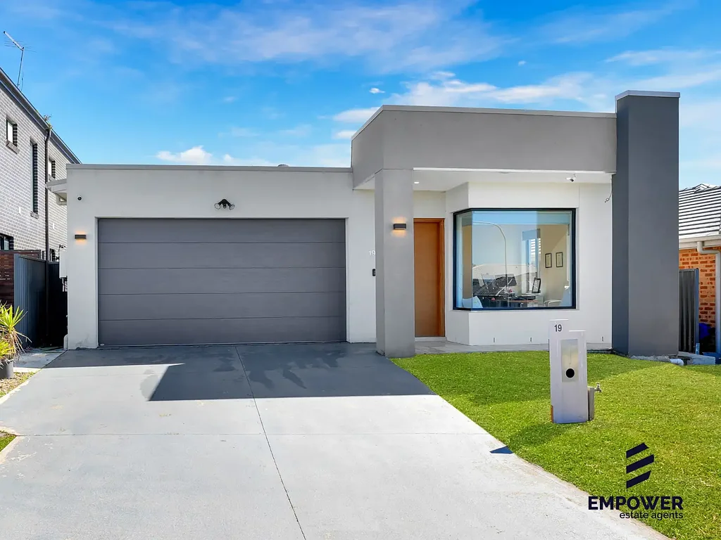 19 Hester Avenue, Claymore, NSW 2559