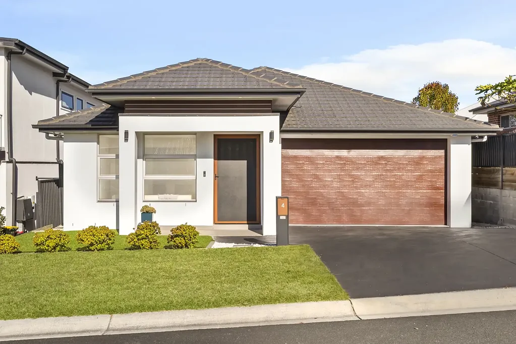 Riverstone 4Moenga Ultramodern & Custom Designed family home with Bespoke Fittings & Finishings | Walking distance to Norwest Christian College