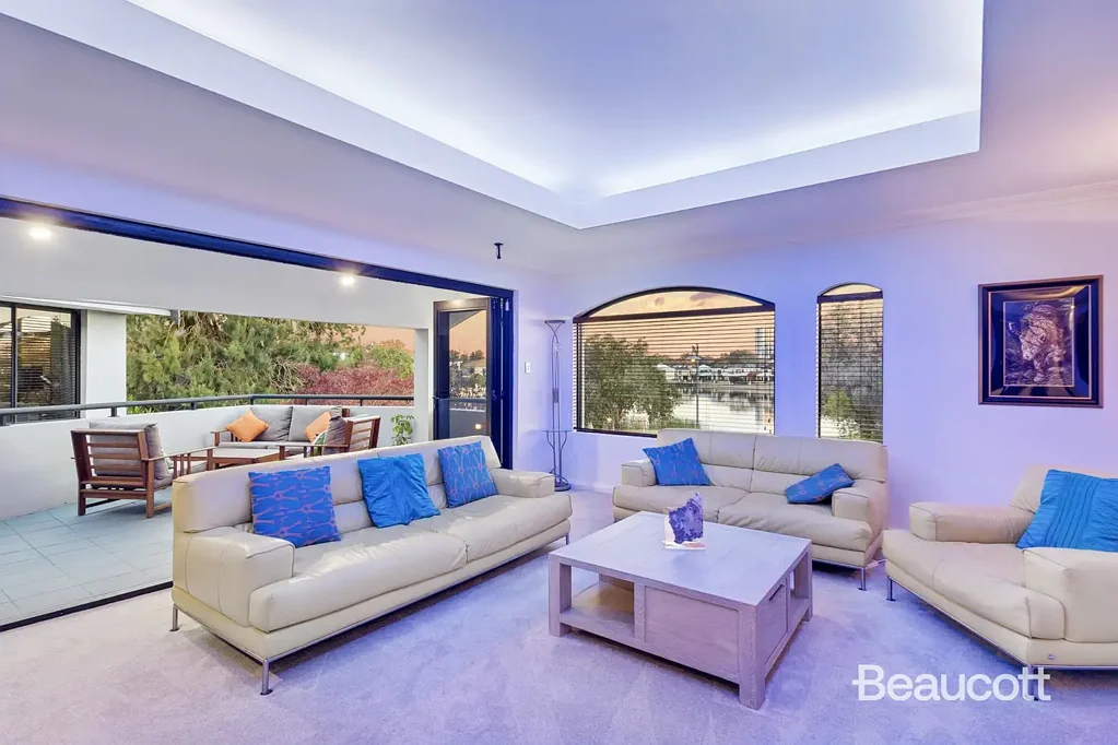 Maylands 4Phòng ngủ LUXE LIVING WITH LAKE VIEWS