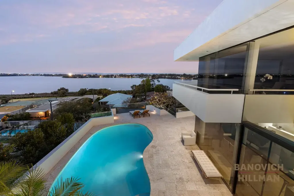 100 River Way, Salter Point, WA 6152