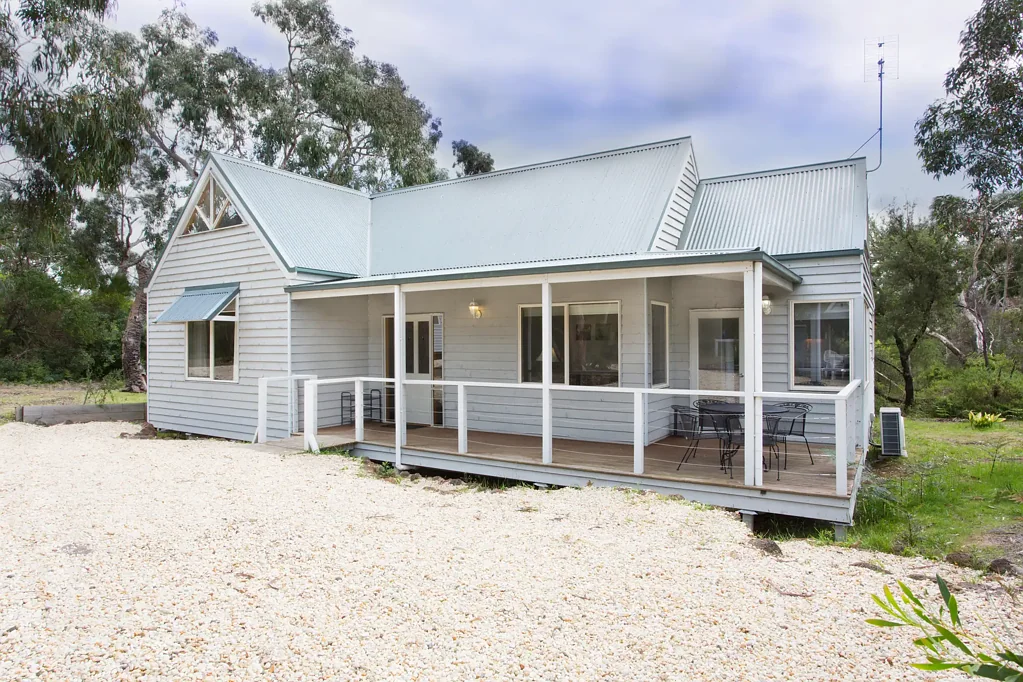 Port Albert 9chambre "HOOKED INN" COTTAGES" LUCRATIVE SELF-CONTAINED ACCOMMODATION | TWO PLUS MANAGEMENT WITH OPTION FOR EIGHT MORE (STCA) | PRICE ADJUSTED!