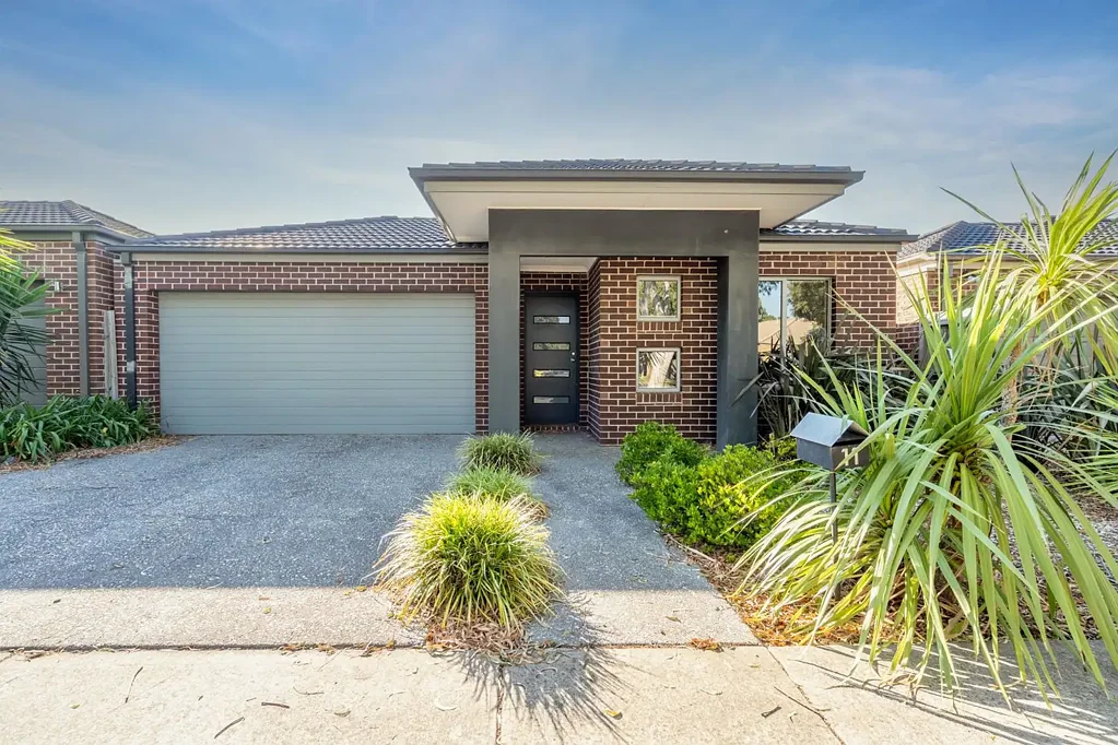 Modern Family Living in a Prime South Morang Location