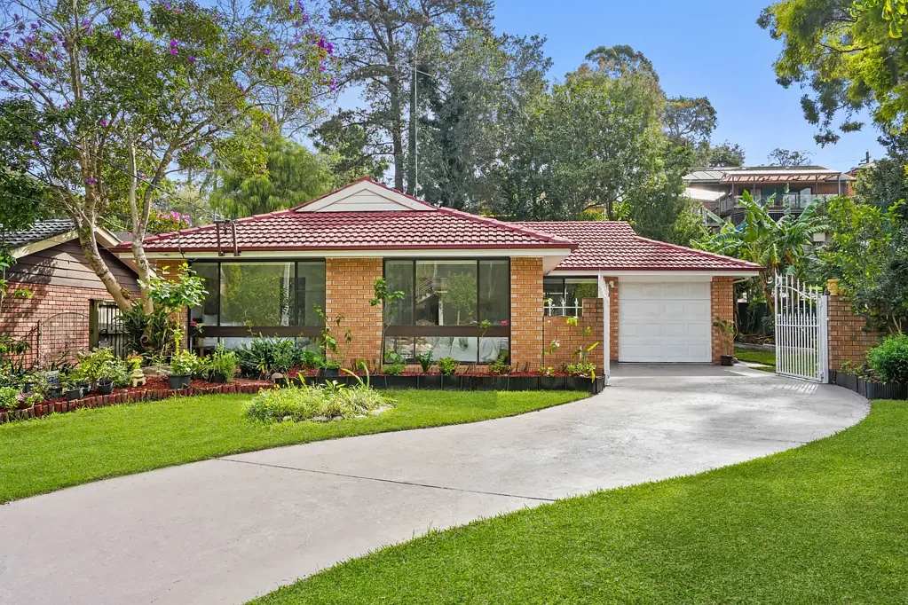 Carlingford 4બેડરૂમ Bright and airy on a level block