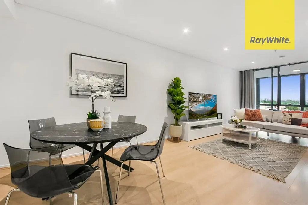 STUNNING ONE BEDROOM PLUS STUDY IN LUXURIOUS V BY CROWN  - CENTRALLY LOCATED IN HEART OF CBD