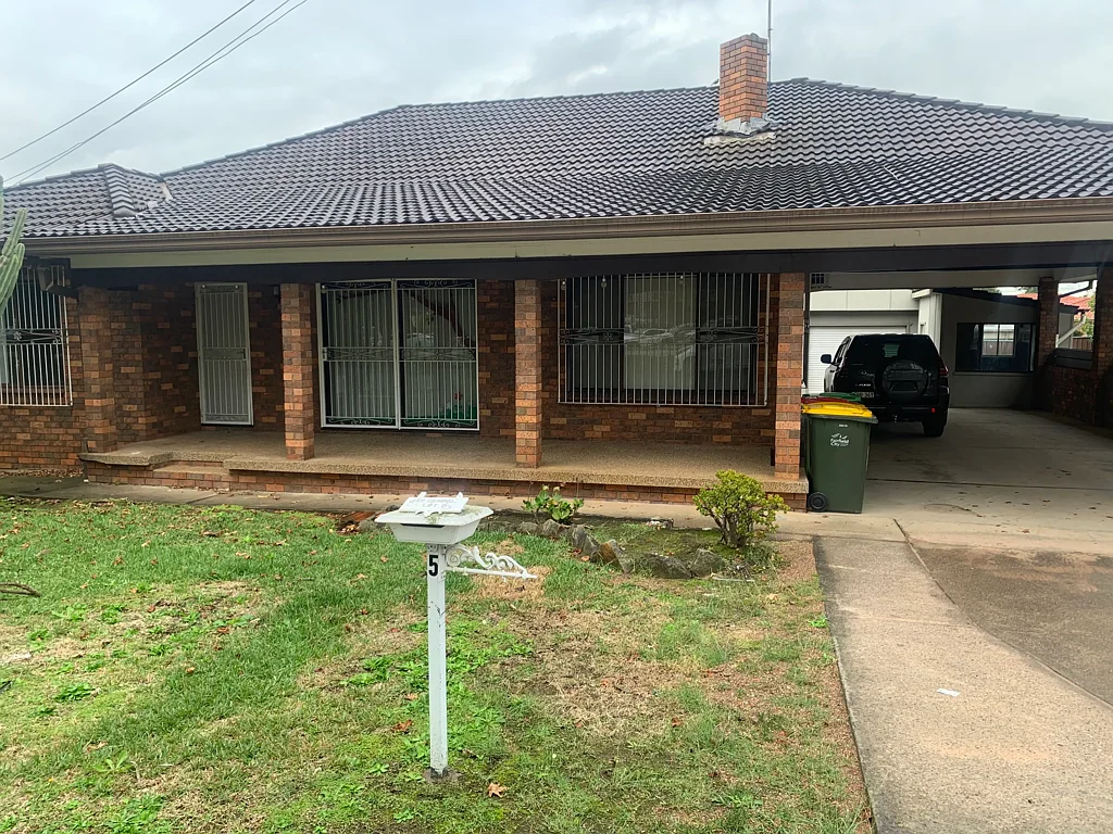 FOUR BEDROOM HOUSE IN BOSSLEY PARK