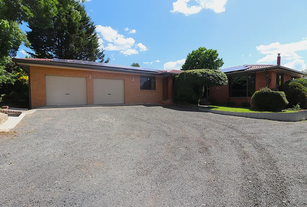 Glen Innes 4部屋 Brick Residence In A Premier Street