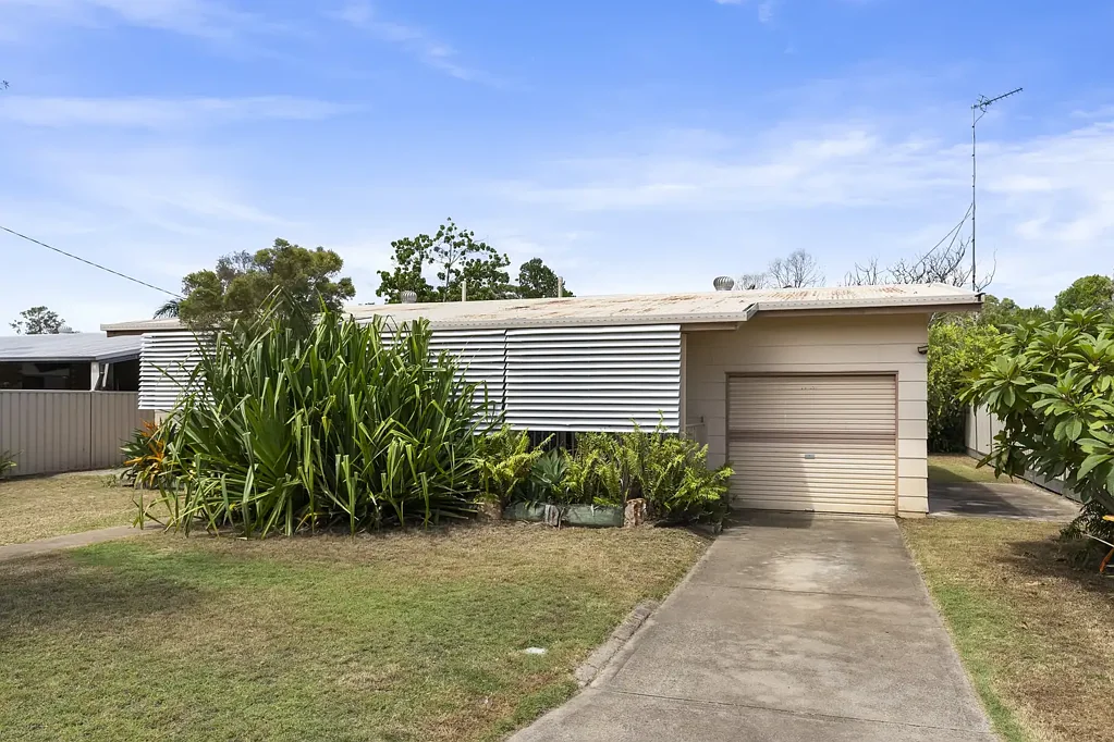 22 William Street, Urangan, QLD 4655