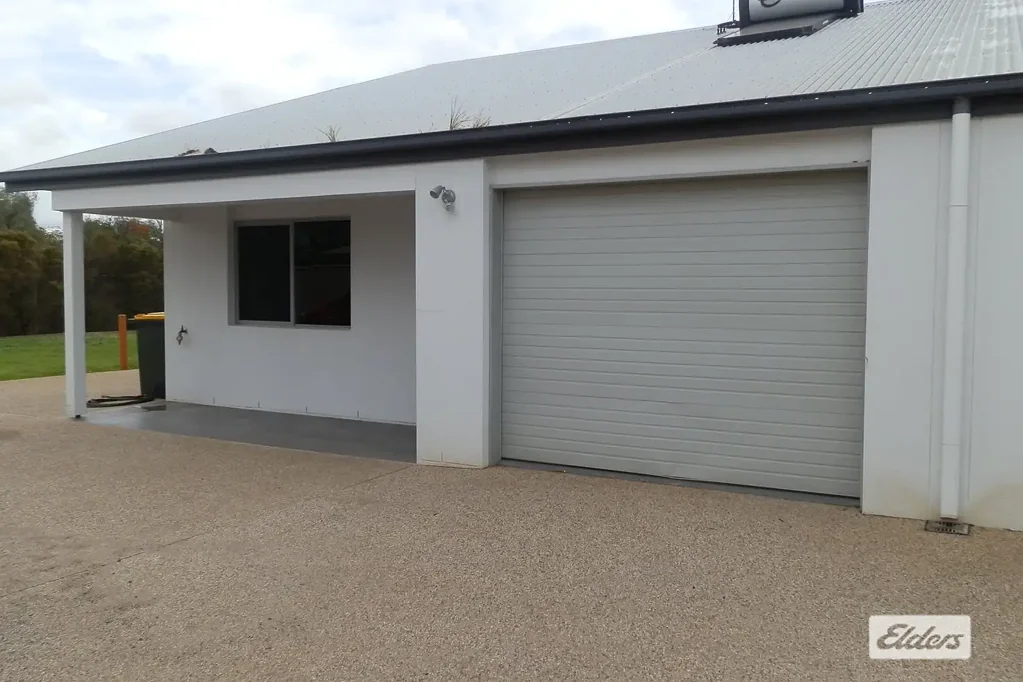 MODERN UNIT IN FANTASTIC NEIGHBOURHOOD!
