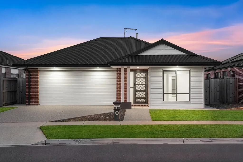 Wyndham Vale 4Phòng ngủ Modern Family Living with Space, Style & Comfort!