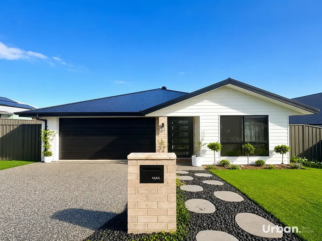 Stylish Four-Bedroom Home in Lochinvar
