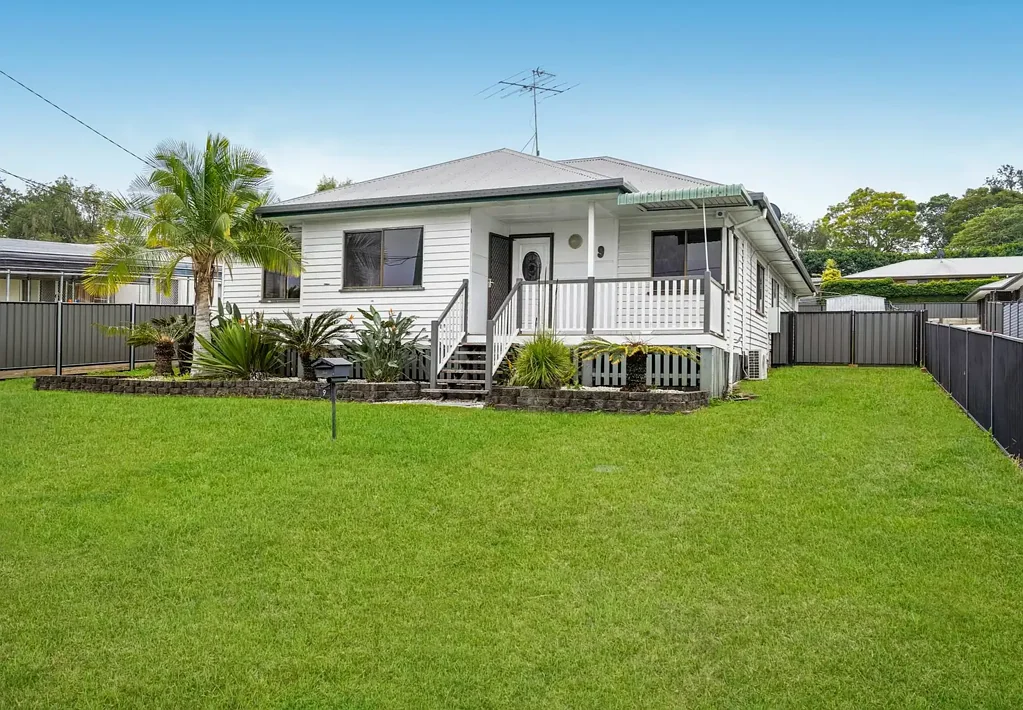 Spacious Family Home in Desirable Eastern Height with Swimmi