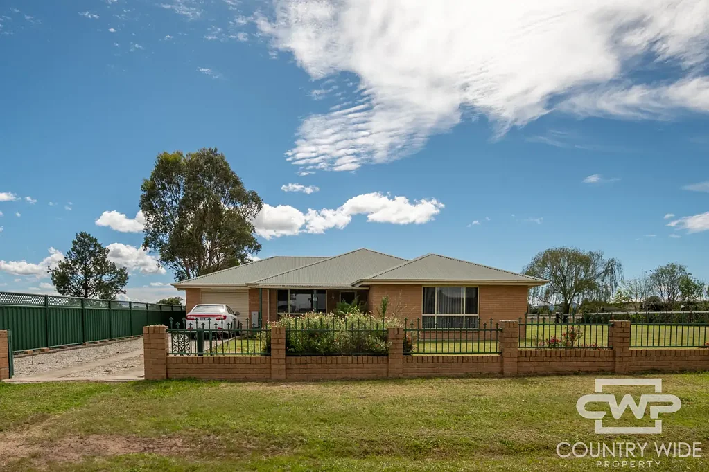 Deepwater 3房  Brick Home On a Versatile Flat Block