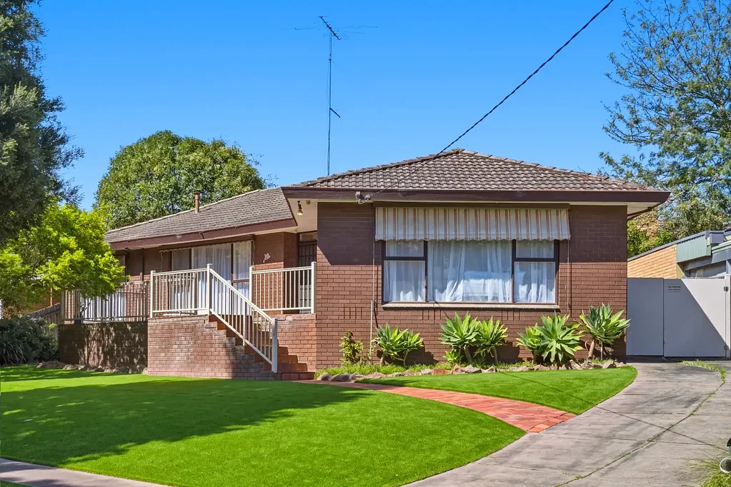 Balwyn North 3Phòng ngủ Prime Development Opportunity with Wide Frontage in Premier Pocket