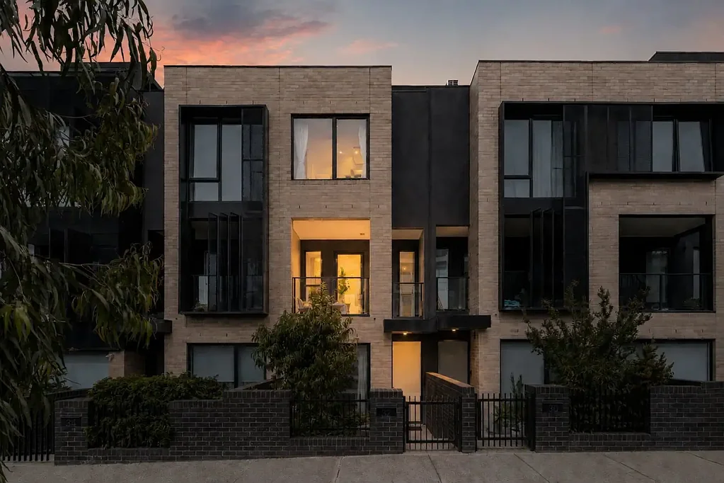 Alphington 2房 朝北采光充足 木地板延伸至厨居 私密屋顶露台 交通便利近Alphington Park Easy Living with Northern Light and Flexible Spaces