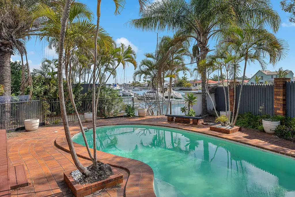 Newport 4Kwarto NORTH FACING CANAL HOME - OUTSTANDING OPPORTUNITY - BE QUICK!