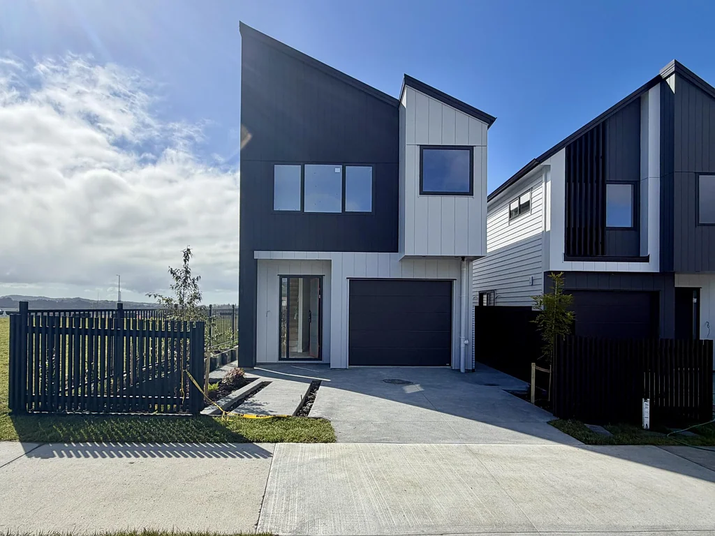 Milldale 4 Slaapkamer Contemporary Living Beside the Reserve