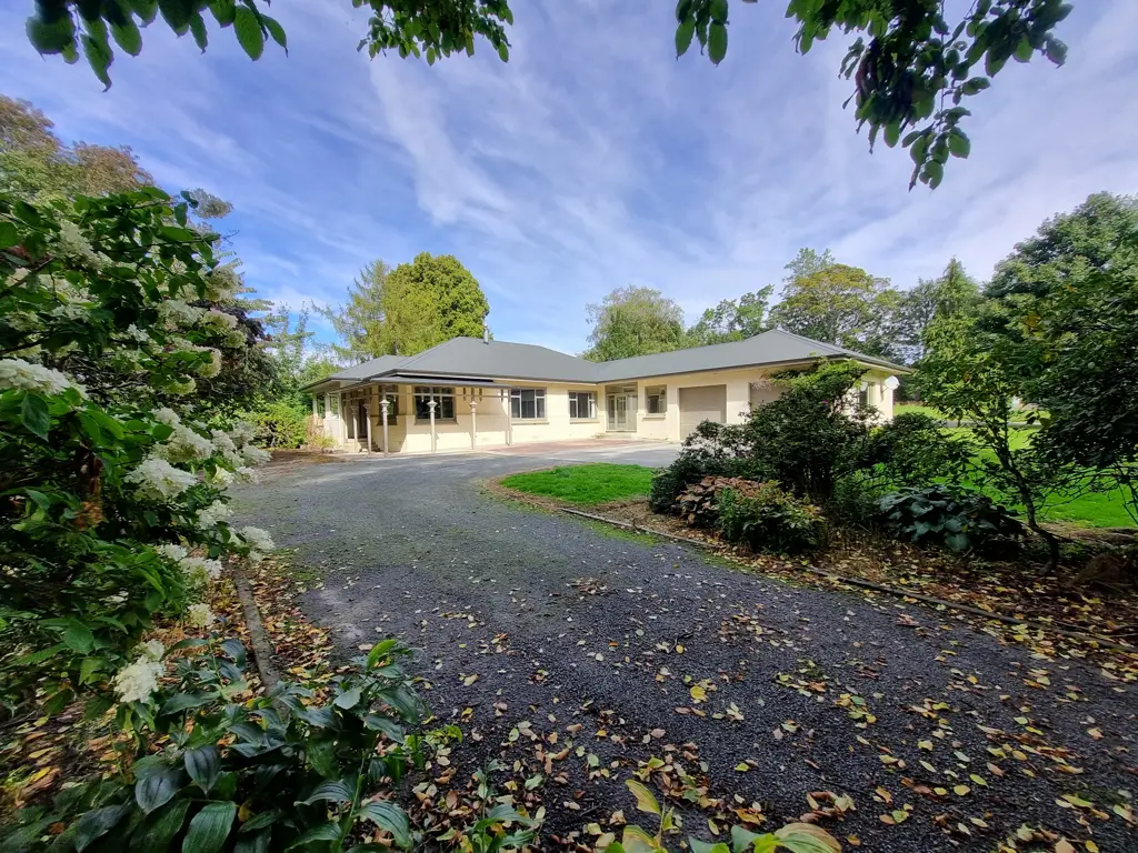 Milton Substantial Home in Parklike Setting
