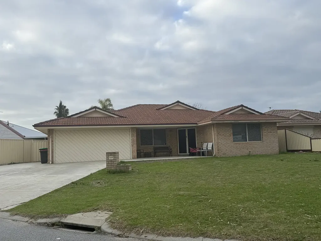 Charming 3x2 Family Home in Cul-De-Sac Location!