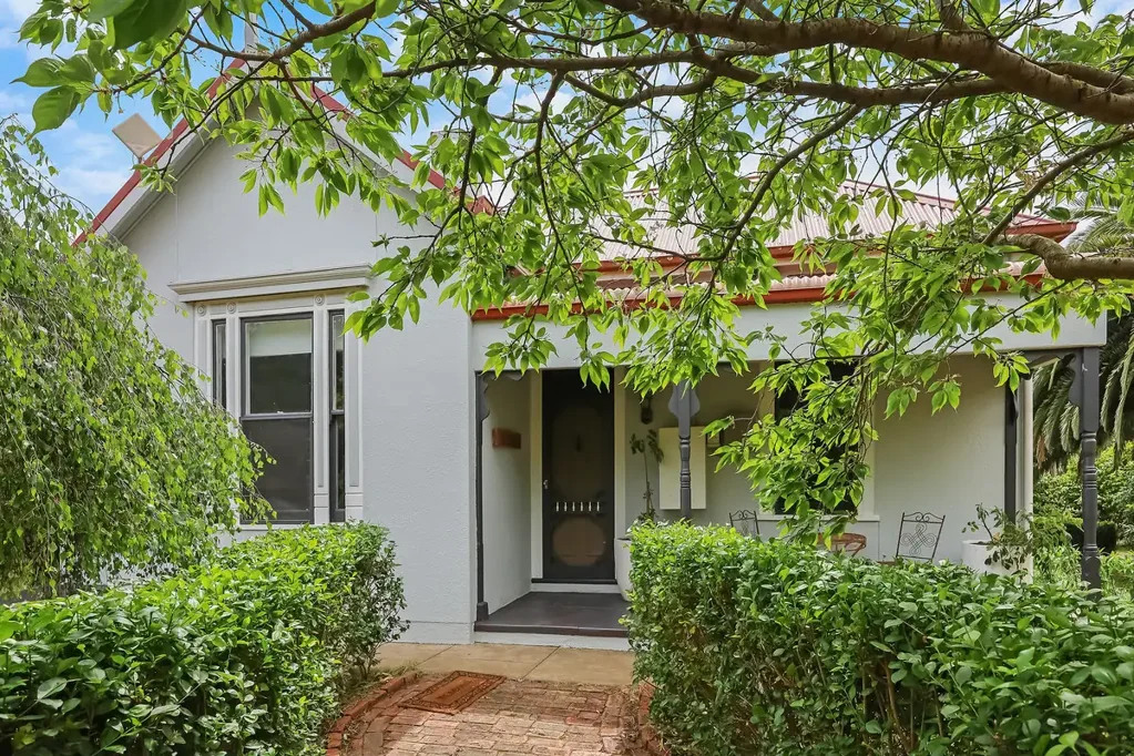 Illowa 5房  Orchard Lifestyle on 6 Acres with Flexible Family Living
