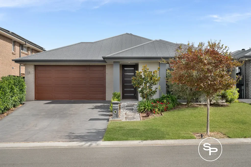 Oran Park 4房 Catherine Park Estate 单层住宅 高品质装修 现代厨房 主套房 私密露台 低维护 后院休闲 便捷交通 宁静社区 Family-Focused Living in Catherine Park Estate