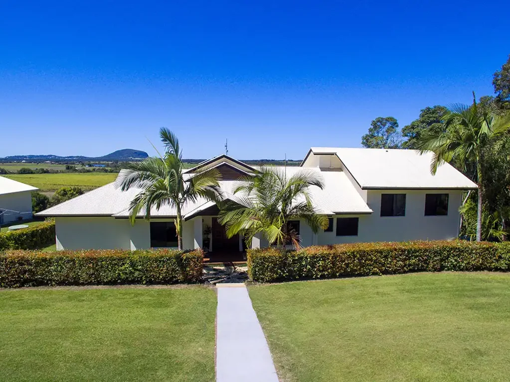 Acreage Living with Pool, Space & Stunning Views - Garden maintenance included