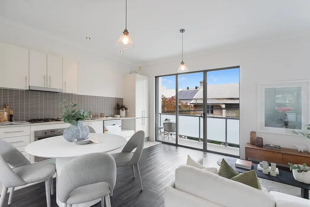 Erskineville 1침실 Striking townhouse of exceptional space & light, with no adjoining neighbours & 88sqm on title