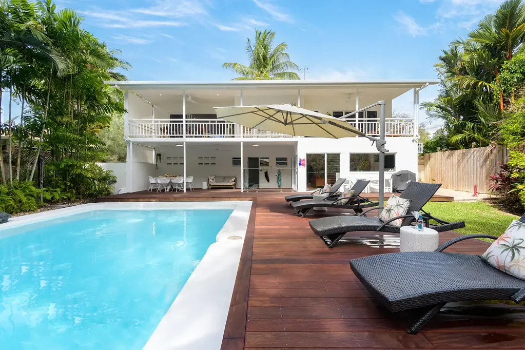 Port Douglas 5chambre Sick of Stock Market Losses - 6% Vendor Leaseback for 12 Months!!
