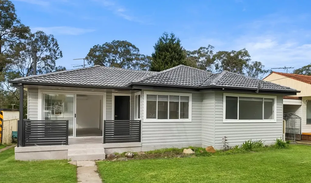 Renovated 3-Bedroom Family Home with Sunroom in a Quiet Location