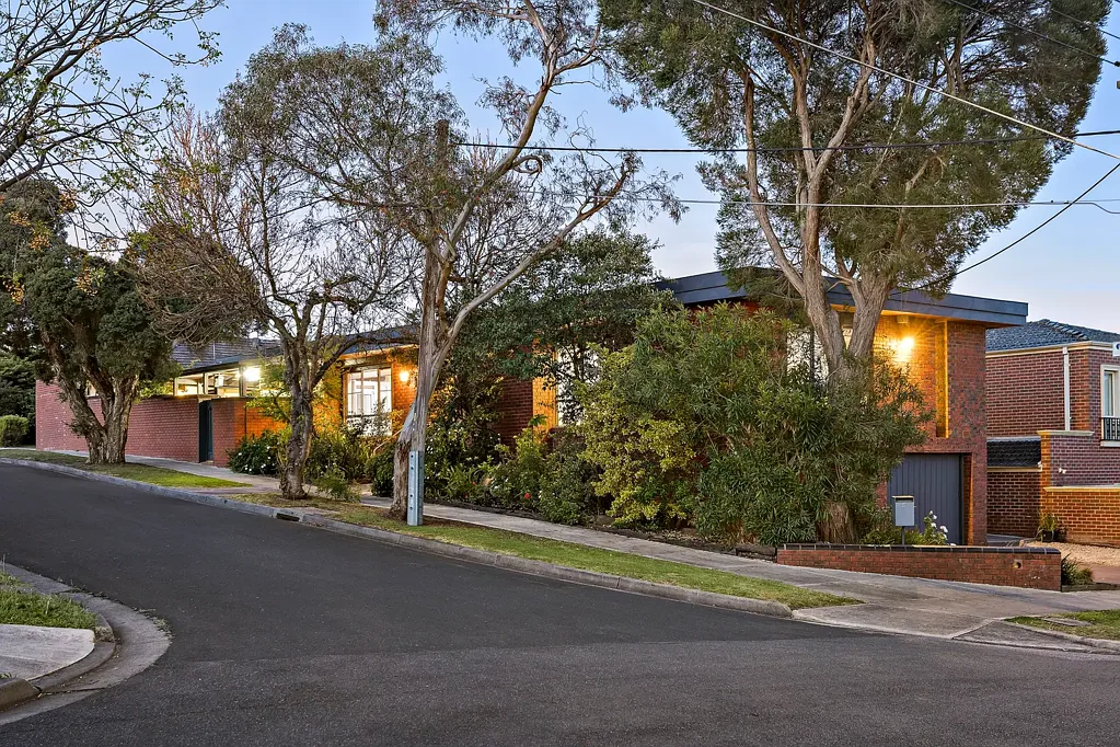 Coburg North 4部屋 Effortless Living in a Connected Pocket