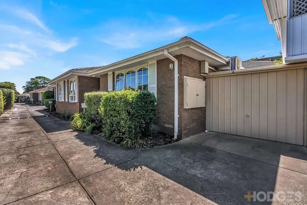 Bayside living in a well-maintained block for anyone seeking a relaxed coastal lifestyle.